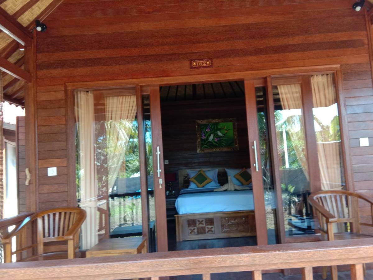 Svaha Nusa Guest House レンボンガン島 エクステリア 写真